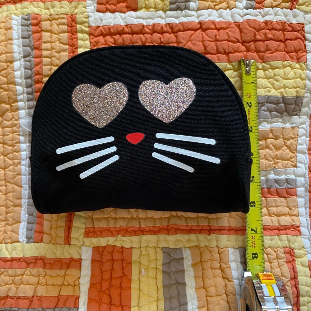 Kitty pouch